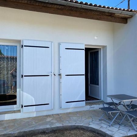 Studio Duplex Meuble Avec Place De Parking Surgères Exterior foto